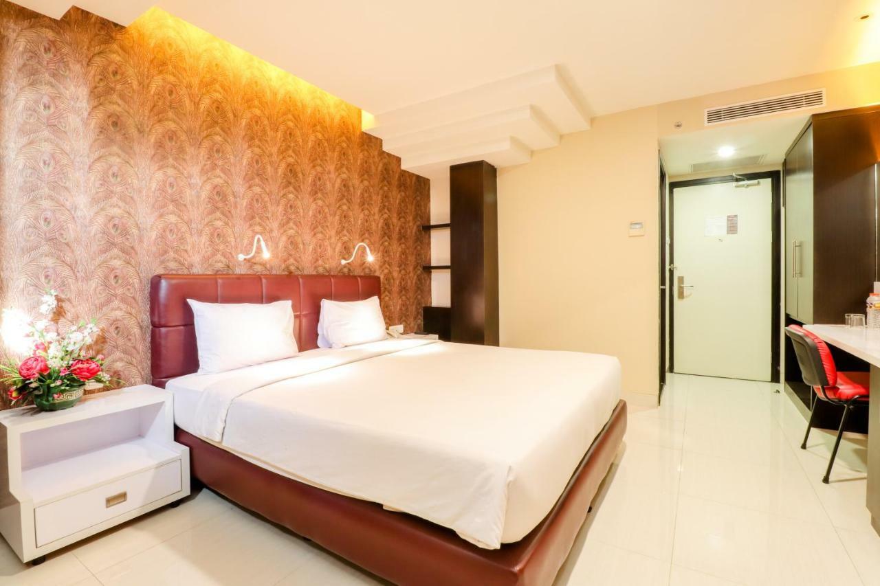 Hotel Empress Makassar Exterior photo