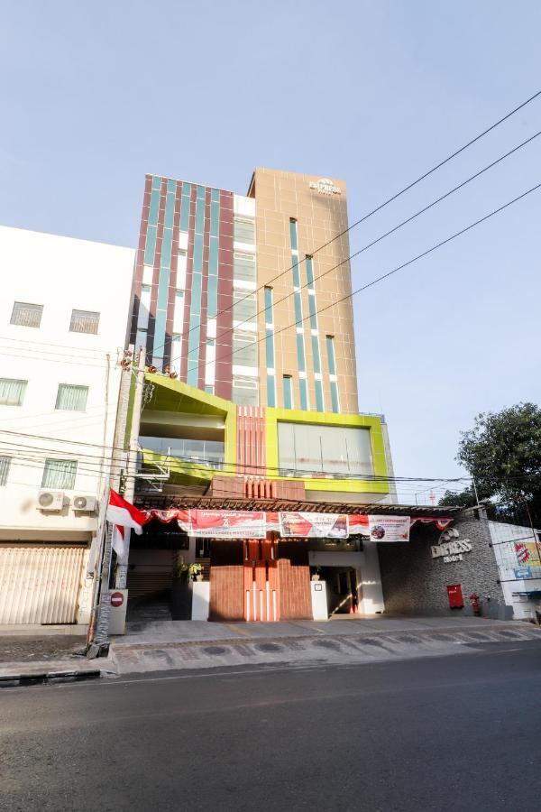 Hotel Empress Makassar Exterior photo