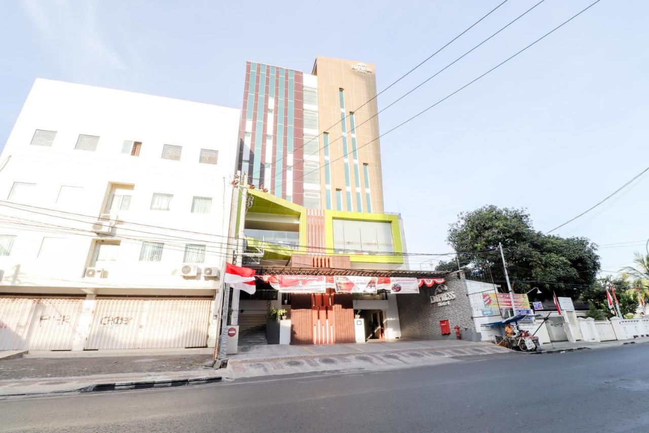 Hotel Empress Makassar Exterior photo